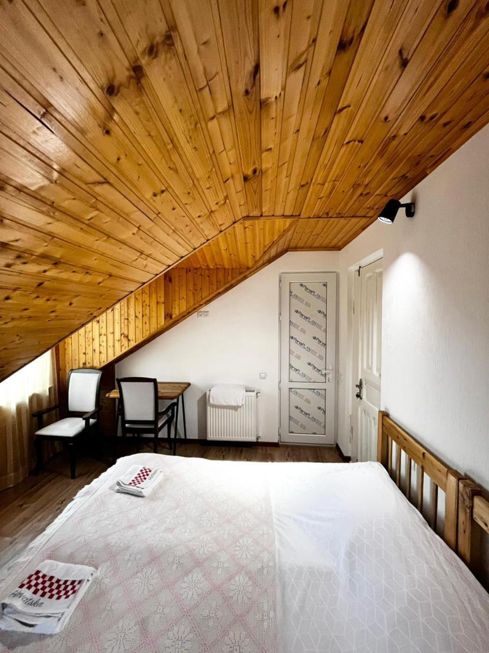 Nino & Irodi'S Guest House Kutaisi Esterno foto